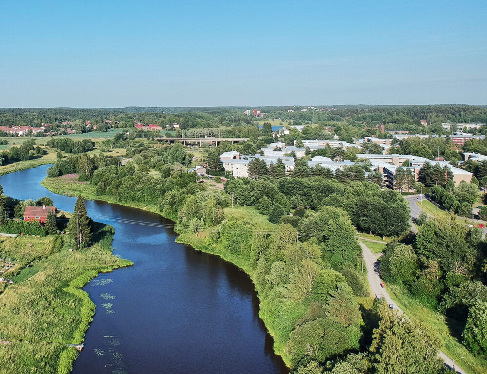 Liedon kaupunki ja sitä halkova Aurajoki